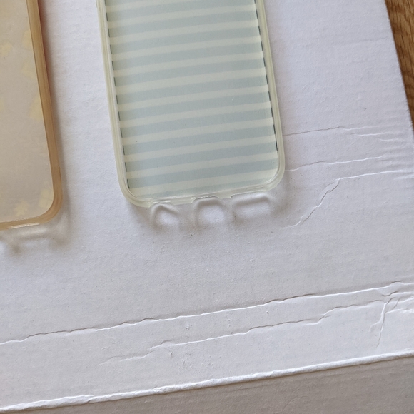 *FREE* iPhone 6 silicone and plastic covers - Picture 5 of 6